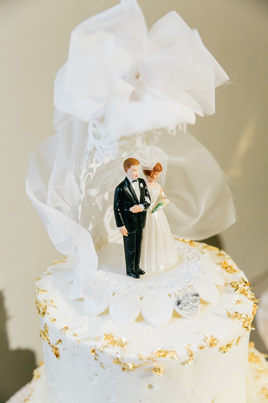 gold-white-and-navy-glam-wedding