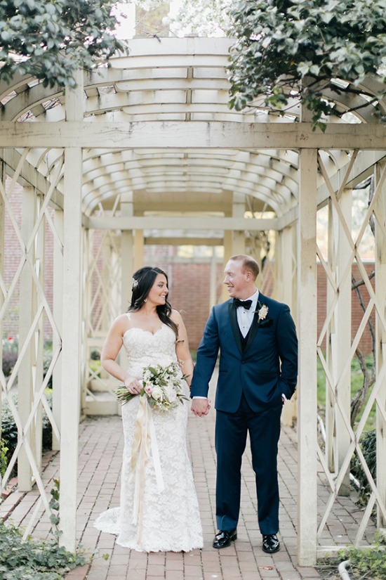 gold-white-and-navy-glam-wedding