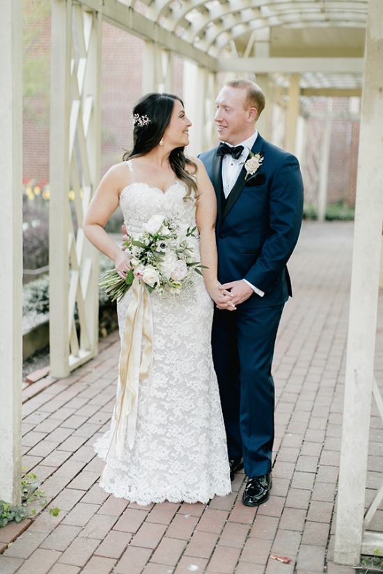gold-white-and-navy-glam-wedding