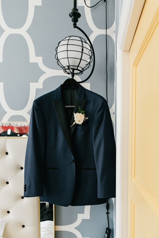 gold-white-and-navy-glam-wedding