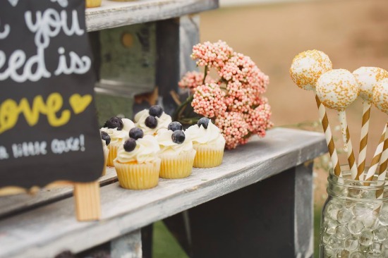 how-to-set-up-a-shabby-chic-dessert