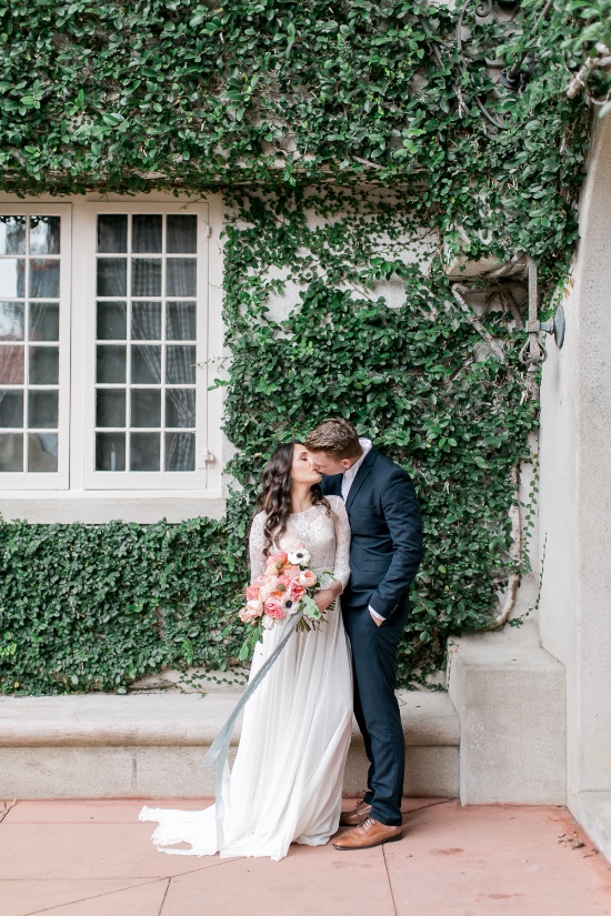 romantic-vow-renewal-at-sydonie-mansion
