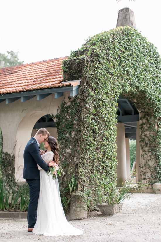 romantic-vow-renewal-at-sydonie-mansion