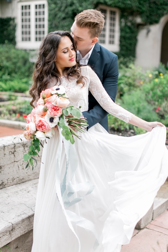 romantic-vow-renewal-at-sydonie-mansion