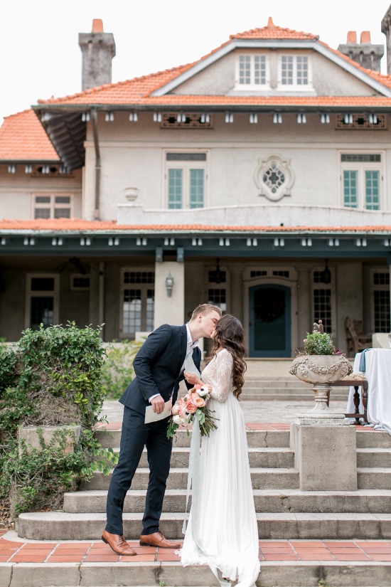 romantic-vow-renewal-at-sydonie-mansion