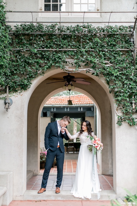 romantic-vow-renewal-at-sydonie-mansion