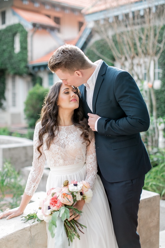 romantic-vow-renewal-at-sydonie-mansion