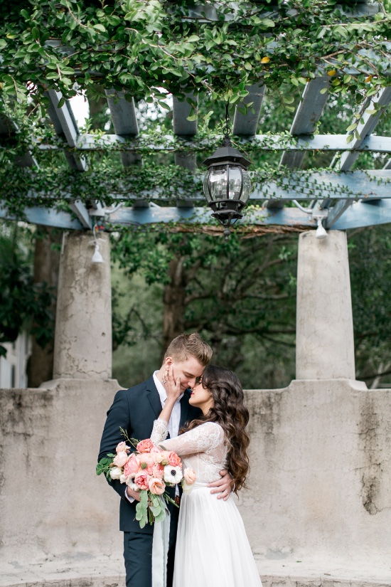 romantic-vow-renewal-at-sydonie-mansion
