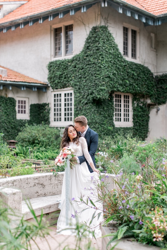 romantic-vow-renewal-at-sydonie-mansion
