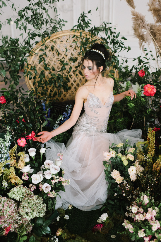 sexy-and-romantic-bridal-session