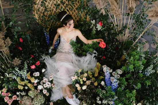 sexy-and-romantic-bridal-session