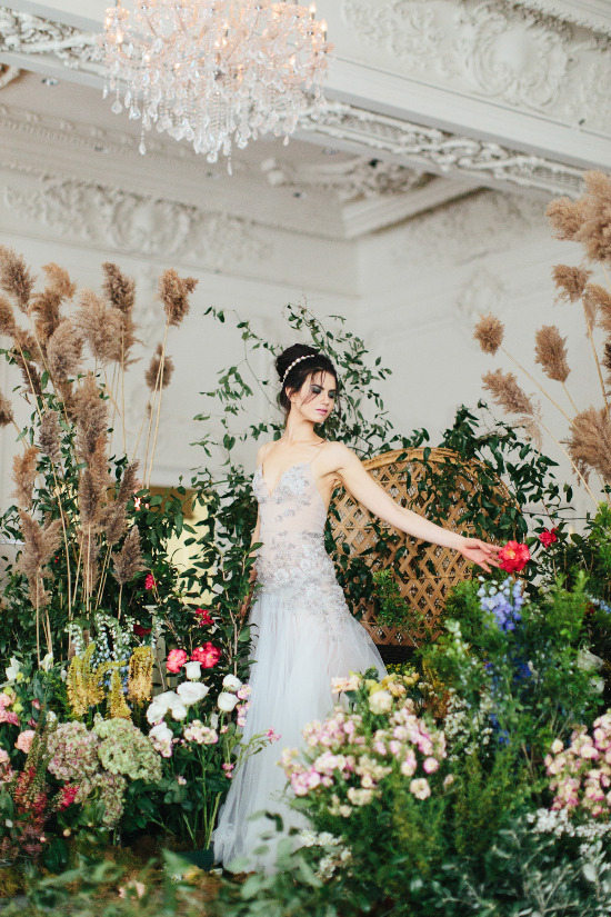sexy-and-romantic-bridal-session