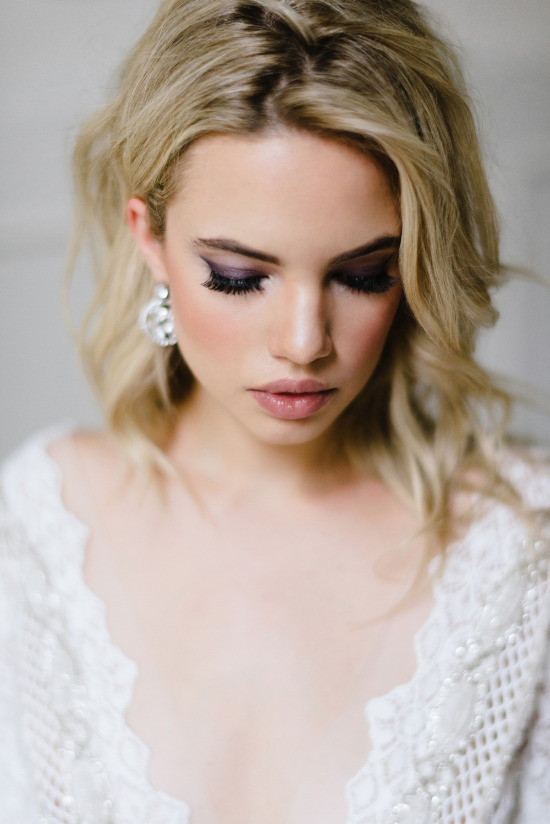 sexy-and-romantic-bridal-session