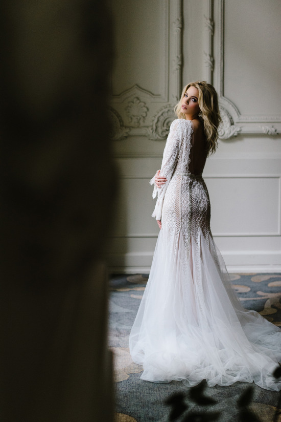 sexy-and-romantic-bridal-session