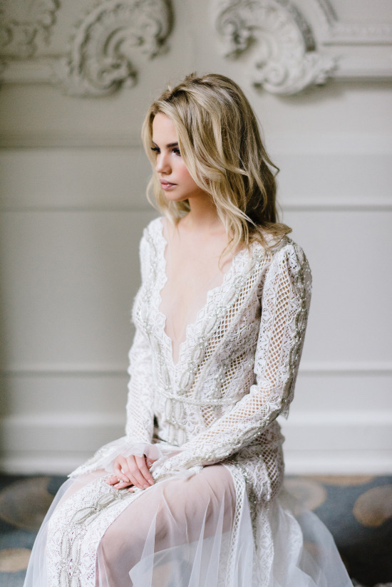 sexy-and-romantic-bridal-session