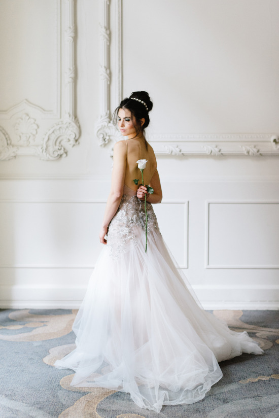 sexy-and-romantic-bridal-session
