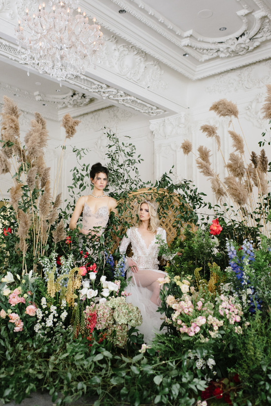 sexy-and-romantic-bridal-session