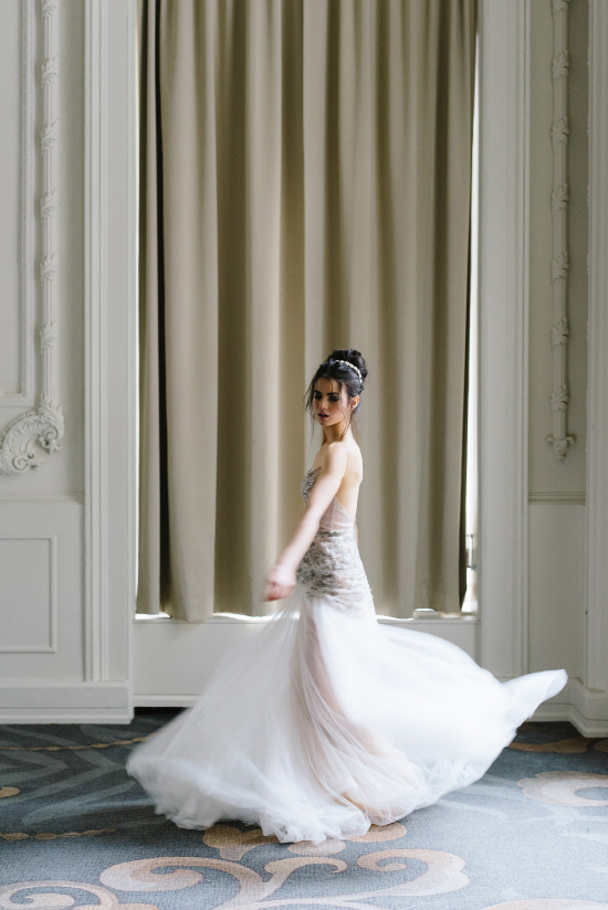sexy-and-romantic-bridal-session