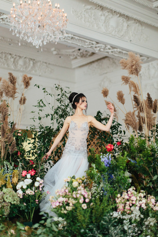 sexy-and-romantic-bridal-session