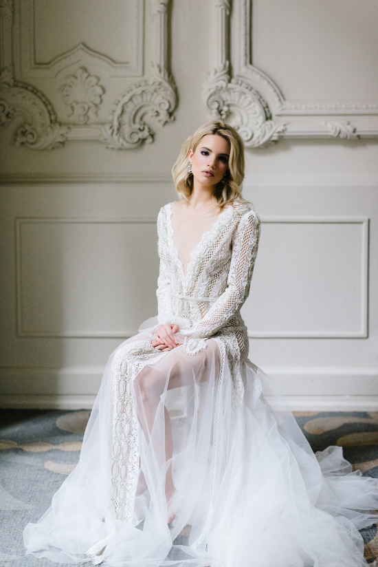 sexy-and-romantic-bridal-session