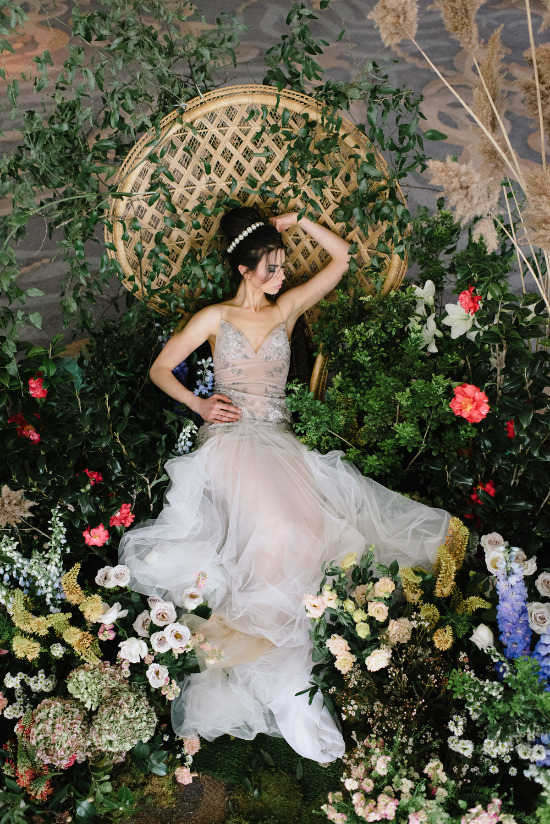 sexy-and-romantic-bridal-session
