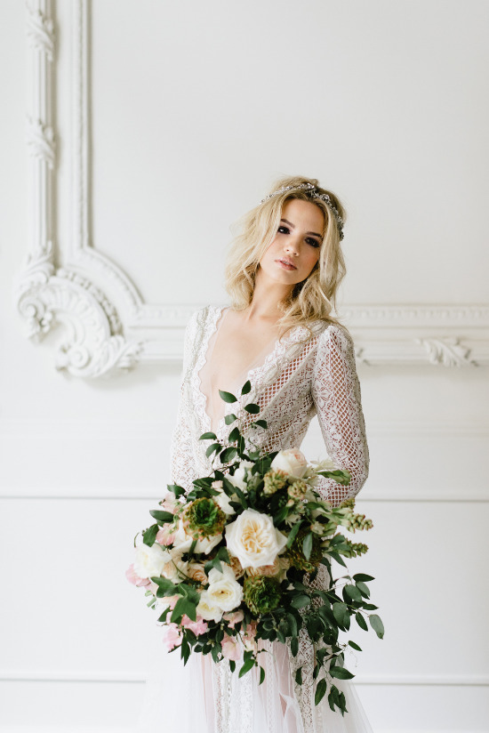 sexy-and-romantic-bridal-session