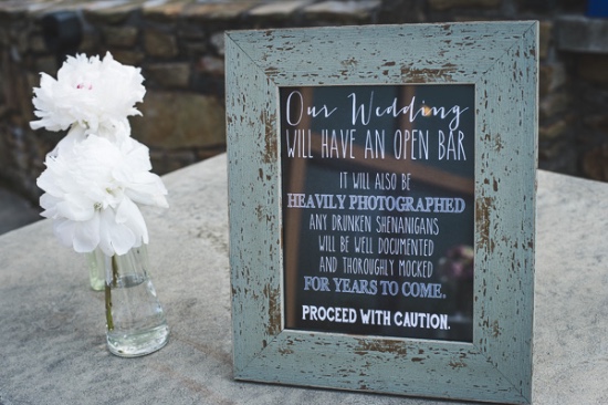 stylish-rustic-purple-and-white-wedding