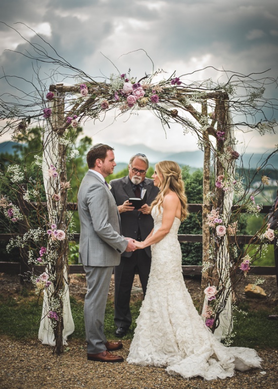 stylish-rustic-purple-and-white-wedding
