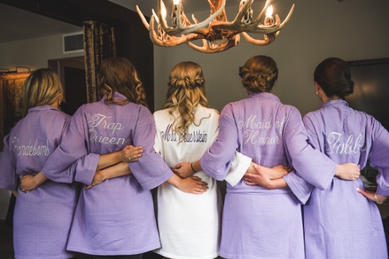 stylish-rustic-purple-and-white-wedding
