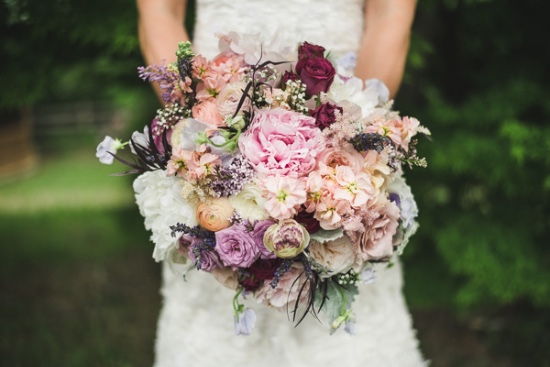 stylish-rustic-purple-and-white-wedding