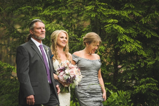 stylish-rustic-purple-and-white-wedding