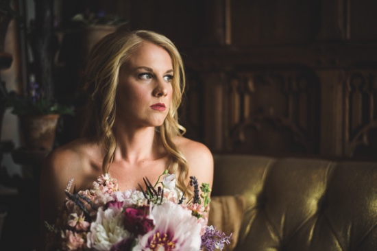 stylish-rustic-purple-and-white-wedding