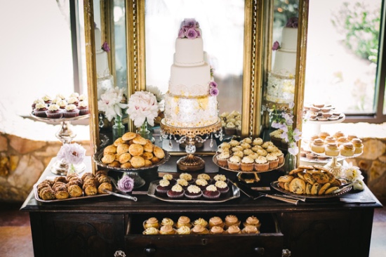 stylish-rustic-purple-and-white-wedding