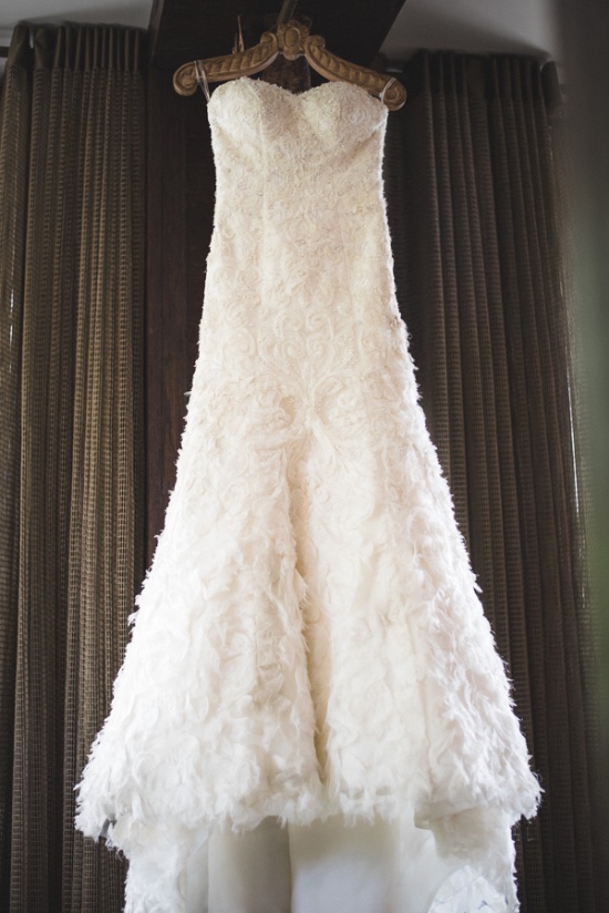 stylish-rustic-purple-and-white-wedding