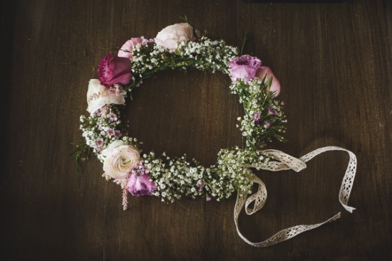 stylish-rustic-purple-and-white-wedding