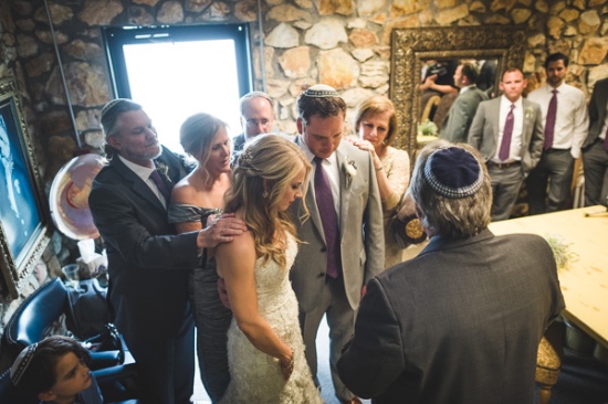 stylish-rustic-purple-and-white-wedding