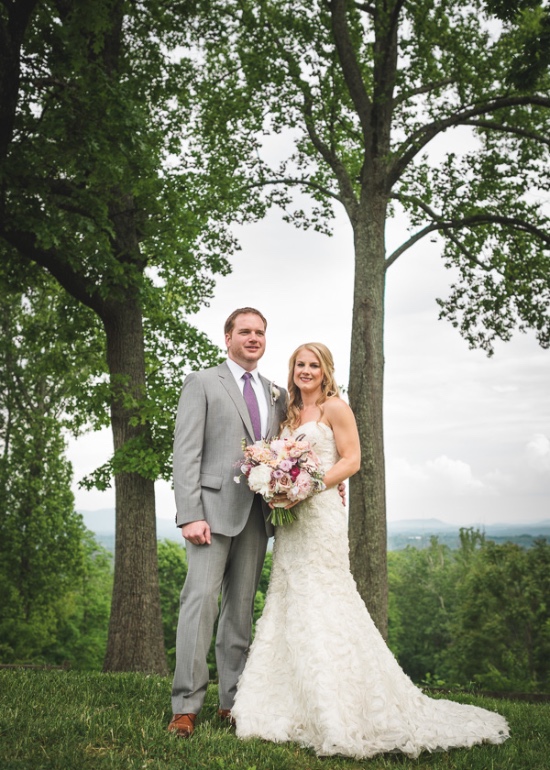 stylish-rustic-purple-and-white-wedding