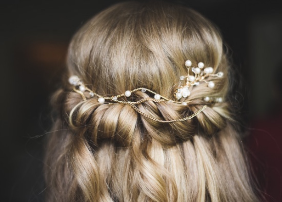 stylish-rustic-purple-and-white-wedding
