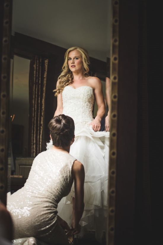 stylish-rustic-purple-and-white-wedding