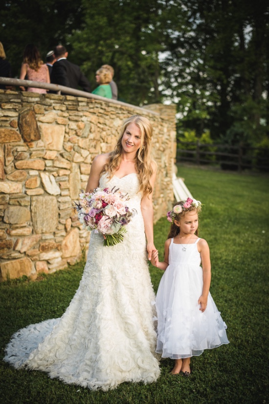 stylish-rustic-purple-and-white-wedding