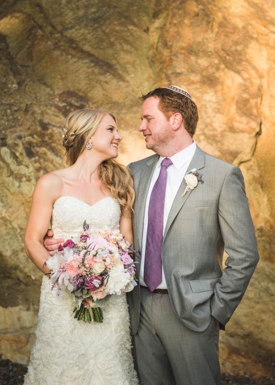 stylish-rustic-purple-and-white-wedding