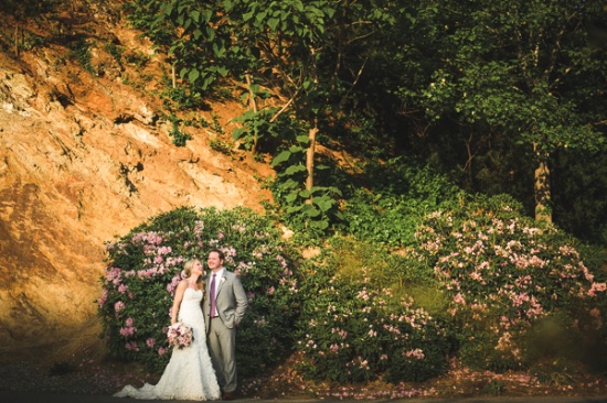 stylish-rustic-purple-and-white-wedding