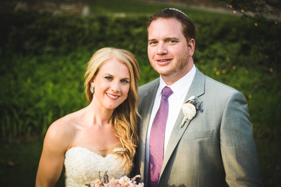 stylish-rustic-purple-and-white-wedding