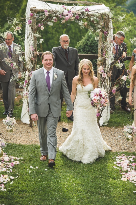 stylish-rustic-purple-and-white-wedding