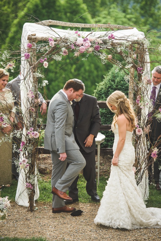 stylish-rustic-purple-and-white-wedding