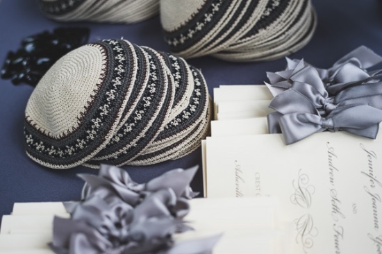 stylish-rustic-purple-and-white-wedding