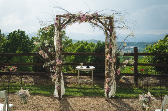 stylish-rustic-purple-and-white-wedding