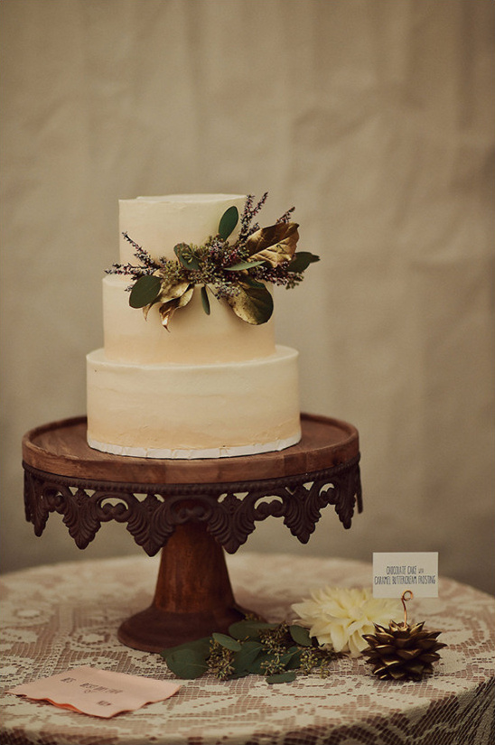 simple gold accented wedding cake