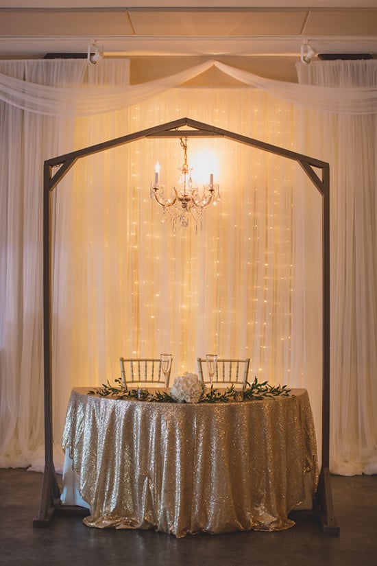 simple and elegant sweetheart table decor