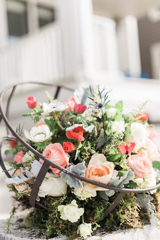 unique flower arrangements for outdoor wedding ceremony